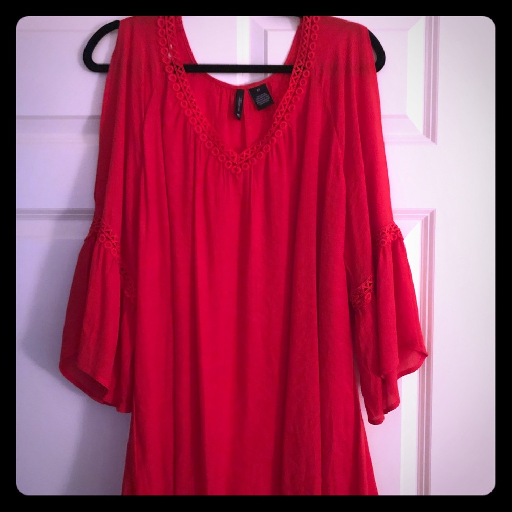 New Directions Curvy Cold-shoulder Top